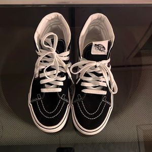 Black and white Vans, women’s size 6